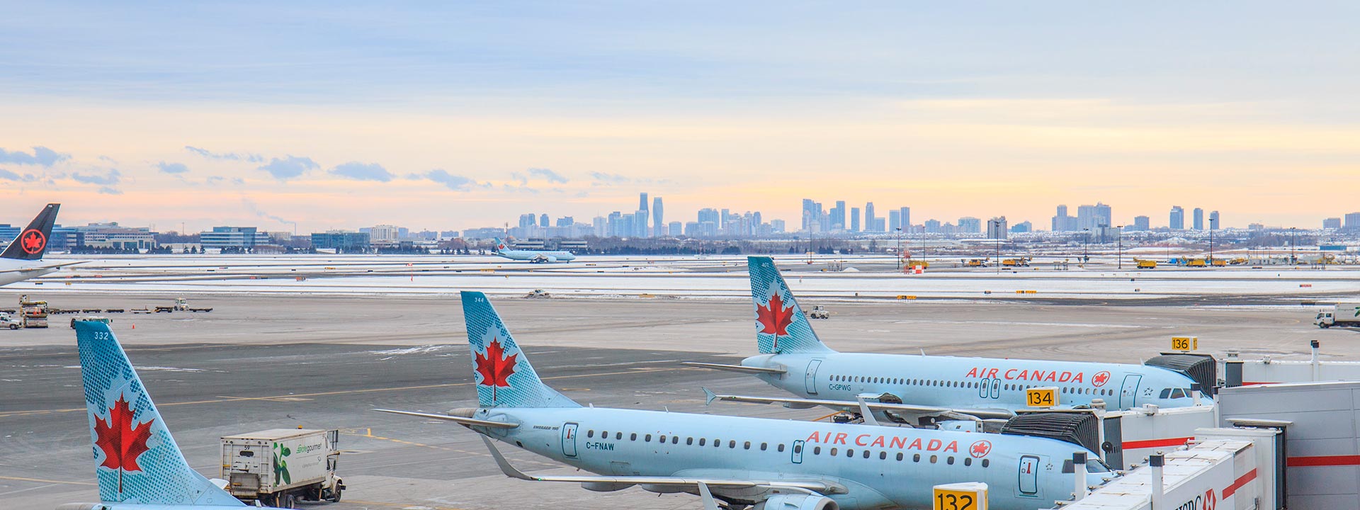 Toronto Airport Parking (YYZ) From 4.99/Day, Long Term YYZ Parking